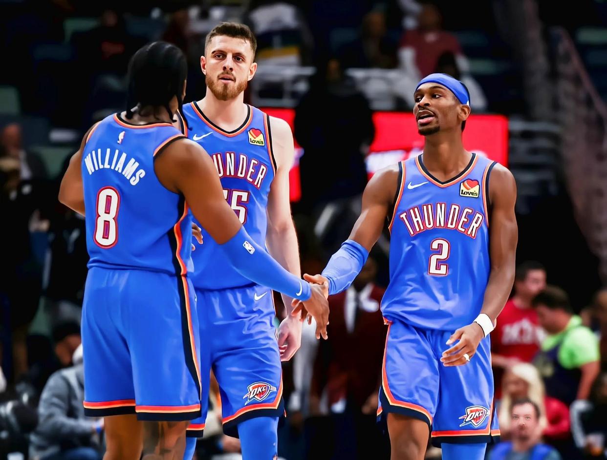 曼城无情碾压对手再夺焦点（曼城强势击败对手再成焦点）