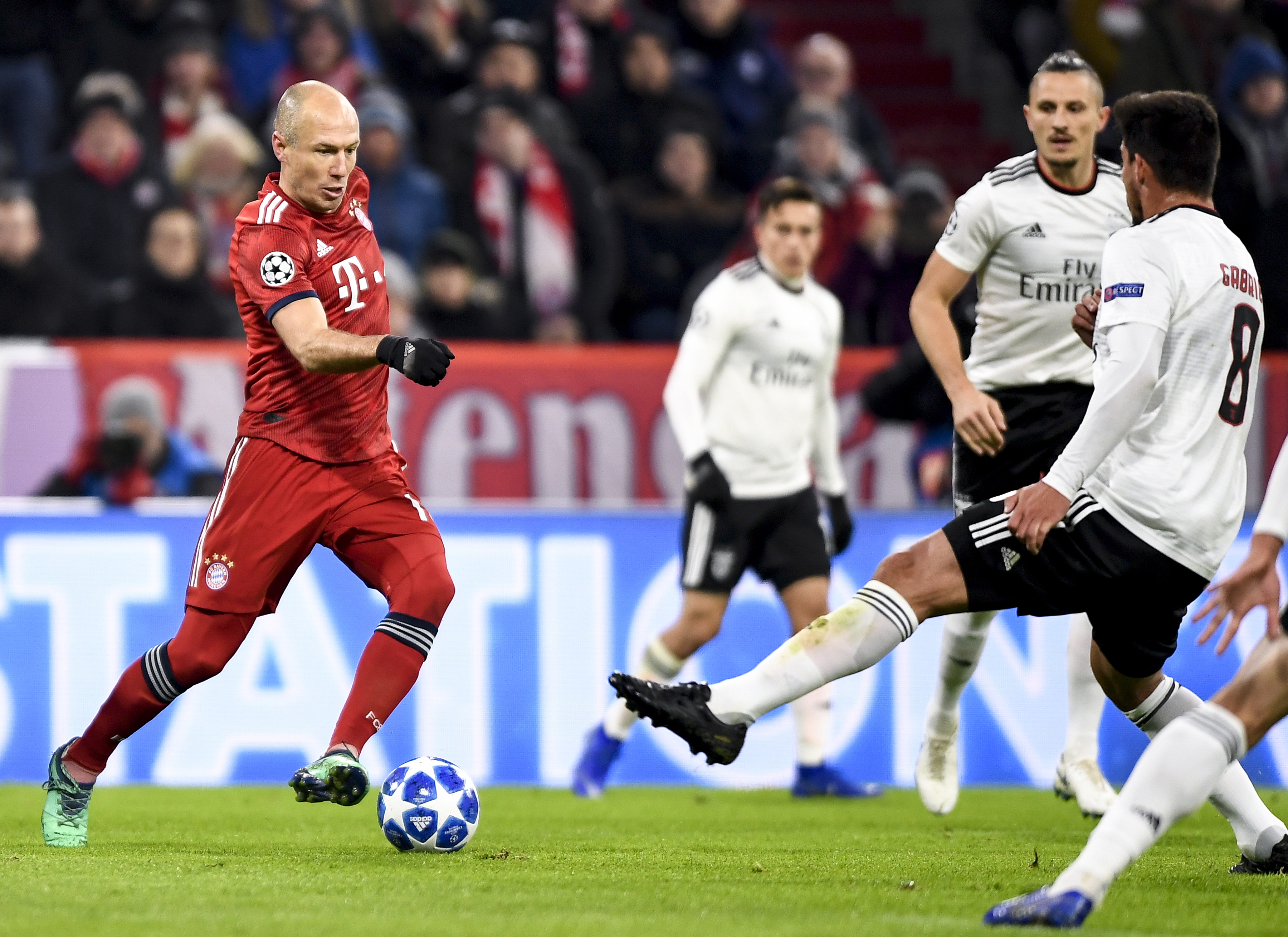 西甲第19轮巴萨主场3-1逆转马竞 奥尔莫进球（西甲第19轮：巴萨主场3-1逆转马竞，奥尔莫破门）