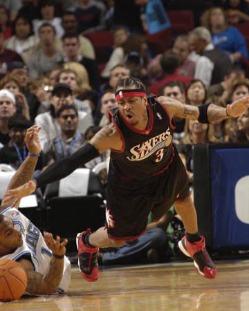 半场：科莫1-0萨索洛，杜维卡斯破门，尼科-帕斯倒钩射门被扑（半场战报：科莫暂1-0萨索洛，杜维卡斯建功，尼科-帕斯倒钩被扑出）