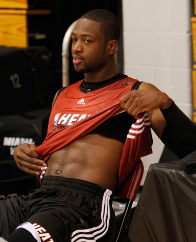 你是真铁！约维奇半场8中1仅拿4分4板1助1断（手感冰冷！约维奇半场8投1中仅得4分4板1助1断）