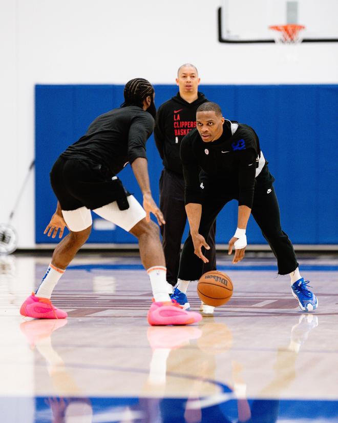 张琳艳身穿阿根廷2026世界杯球衣：期待在美加墨见到梅西（张琳艳身披阿根廷2026世界杯战袍：盼在美加墨与梅西相见）