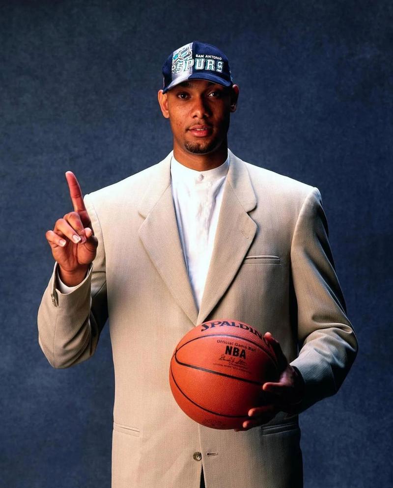 ESPN：邓弗里斯因伤缺席荷兰与波兰的世预赛（ESPN：邓弗里斯伤停，将缺席荷兰对波兰的世预赛）