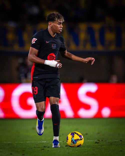 足坛一夜动态：曼城豪取19连胜，巴萨逆转马竞，纽卡热刺互相伤害（今晨足坛速递：曼城19连胜再刷纪录，巴萨逆转马竞，纽卡与热刺两败俱伤）