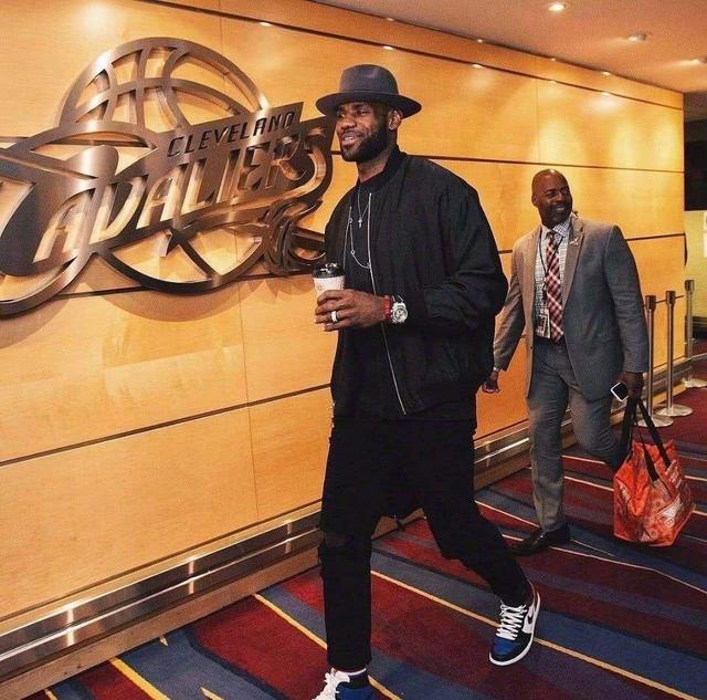 拜仁2025年至今德甲客场不败，距离队史第3次全年不败还差2场（2025年至今拜仁德甲客场零失利，距队史第三次全年不败仅差两场）