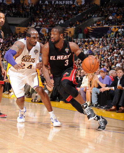 创造历史，拜仁成德甲首支单一自然年每轮比赛后均领跑的球队（拜仁写纪录，成德甲首支在单一自然年每轮赛后均领跑的球队）